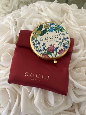 Gucci beauty floral Gold double sided Compact Mirror with satin Pouch
